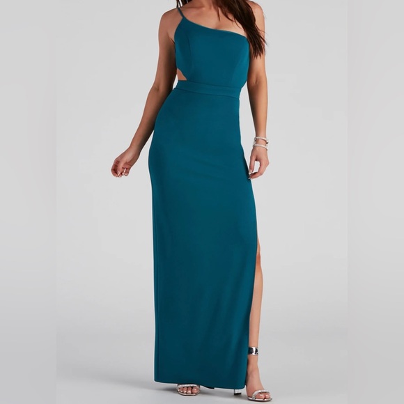 NWOT NEVER WORN Special Occasion long maxi dress with beautiful cutouts - Picture 4 of 11